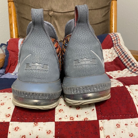 Lebron 16 - Picture 5 of 7